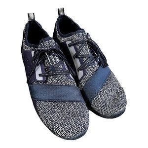 Men’s Under Armour tennis shoe.